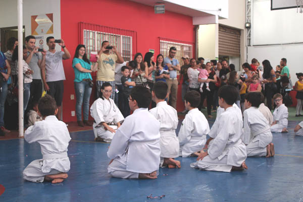 Apresentação de Karatê durante a Feira Cultural do Colégio São Francisco